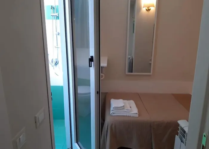 Small Single Nocleg ze śniadaniem